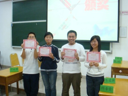 旁征博引 才辩四方——化学院2007级新生辩论赛全程跟踪记录 