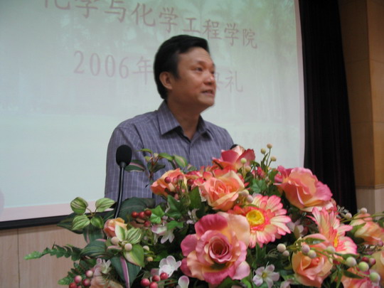 教师代表王晓副教授讲话