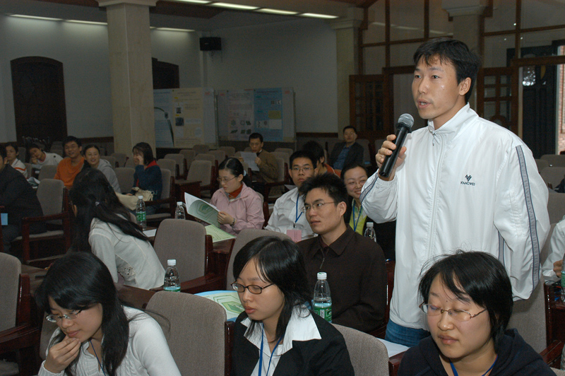 热烈庆祝2006“芙兰杯”广东省高校研究生化学学术研讨会暨中山大学芙兰励教奖学金颁奖仪式圆满成功 