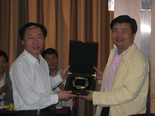 观草堂访名企，拓思路取经验 