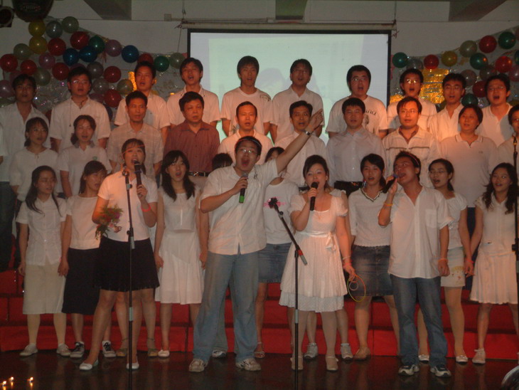 师生欢聚一堂 共谱和谐乐章 