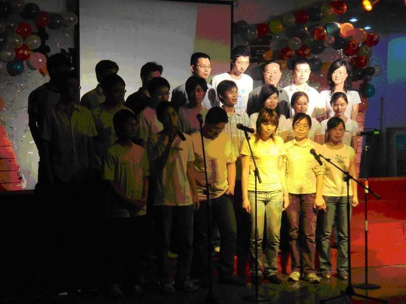 师生欢聚一堂 共谱和谐乐章 