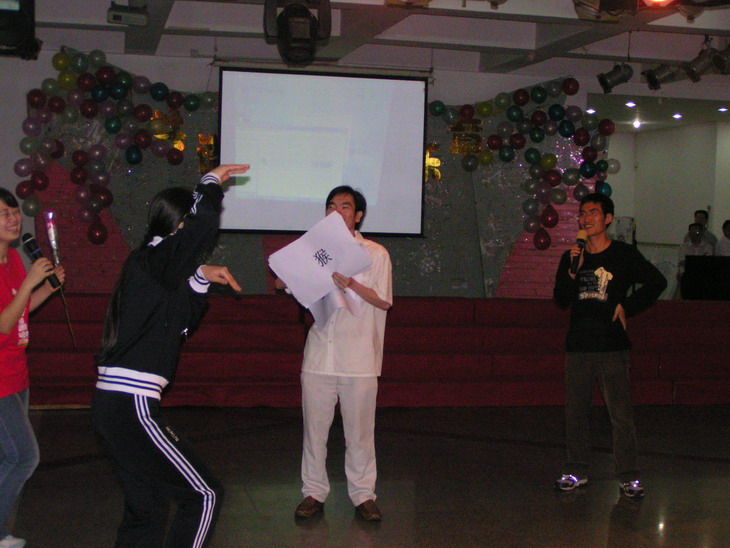 师生欢聚一堂 共谱和谐乐章 