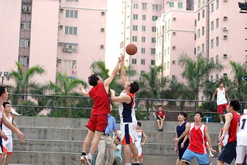 化学院与东莞生益科技有限公司技术中心举行篮球友谊赛 