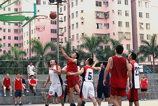 化学院与东莞生益科技有限公司技术中心举行篮球友谊赛 