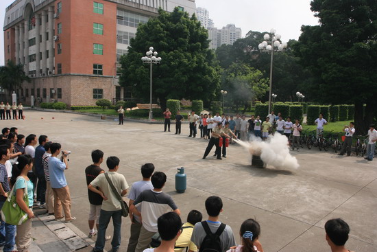 宝贵的第一课——记2007级研究生新生入学教育 