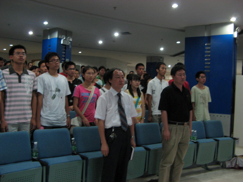 谆谆教诲，寄予希望 