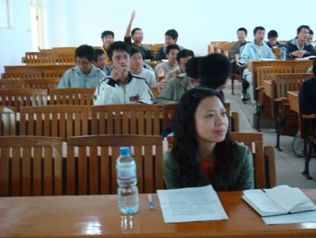 走进十七大，学习十七大 ——记化学院06、07级本科党支部首次联合组织生活 