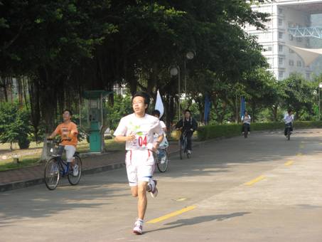 “庆校庆，迎奥运”校道接力赛化院再次卫冕 