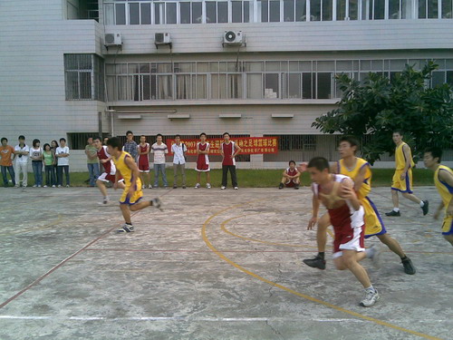 以“球”相会 赛出精彩--2007研究生迎新球赛 