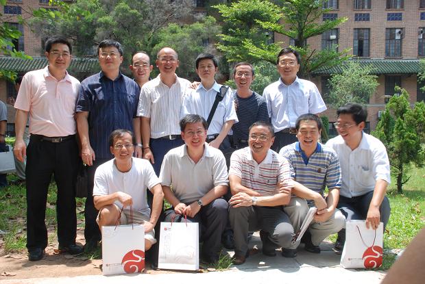 八五级校友重返校园 毕业二十周年再聚首 