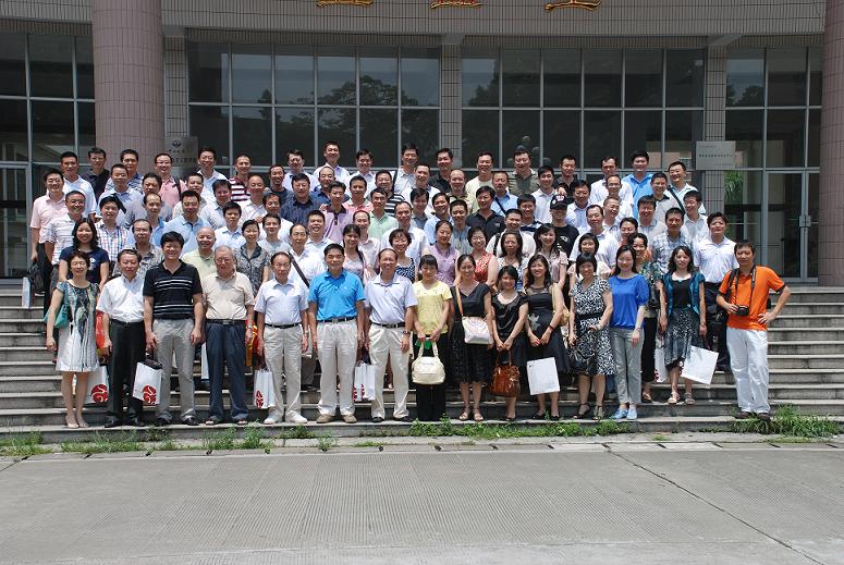 八五级校友重返校园 毕业二十周年再聚首 