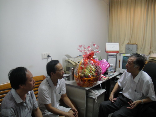 院领导看望慰问院士及院士家属 