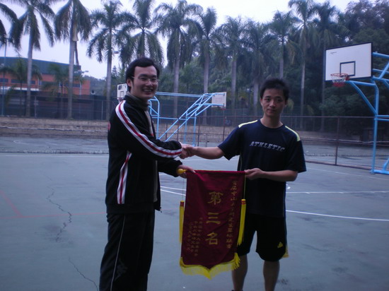 首届中山大学研究生篮球联赛我院勇夺季军 