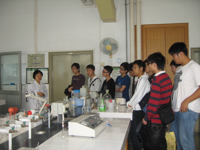 “澳门高中学生化学竞赛集训队”同学来我院参观交流 