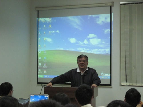 “守株待兔”，静候良机——记曾汉民教授科教人生感悟讲座 