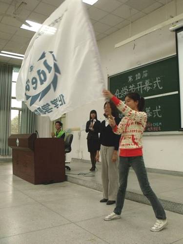 攀化山之巅，享实验精彩 