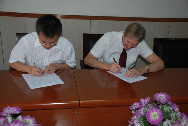 我院与美国Houston大学理学与数学学院签署3+1学生交流项目备忘录 