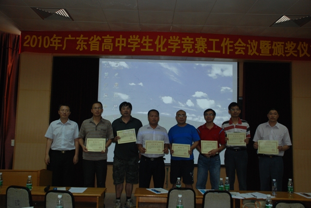 回顾过往、欢欣鼓舞、展望未来、任重道远 