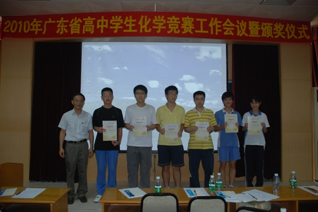 回顾过往、欢欣鼓舞、展望未来、任重道远 