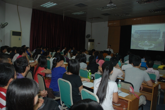 北京化工大学杨万泰教授访问我院 