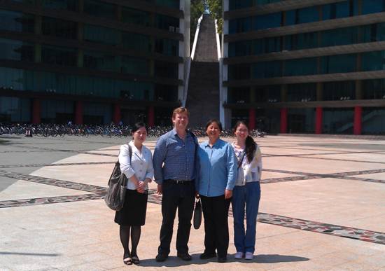 英国伯明翰大学化学系主任Jon Preece教授来我院珠海校区作访问交流 