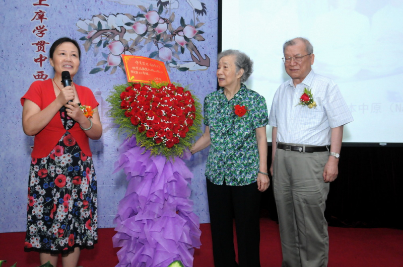 情满康乐，桃李芬芳 