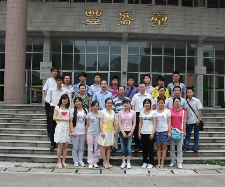 吉首大学化学化工学院师生来我院访问交流