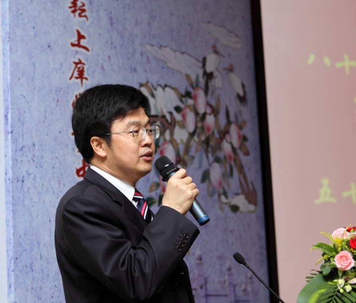 情满康乐，桃李芬芳 