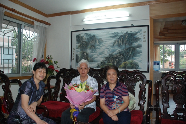 教师节前夕院领导看望慰问院士及教师代表 