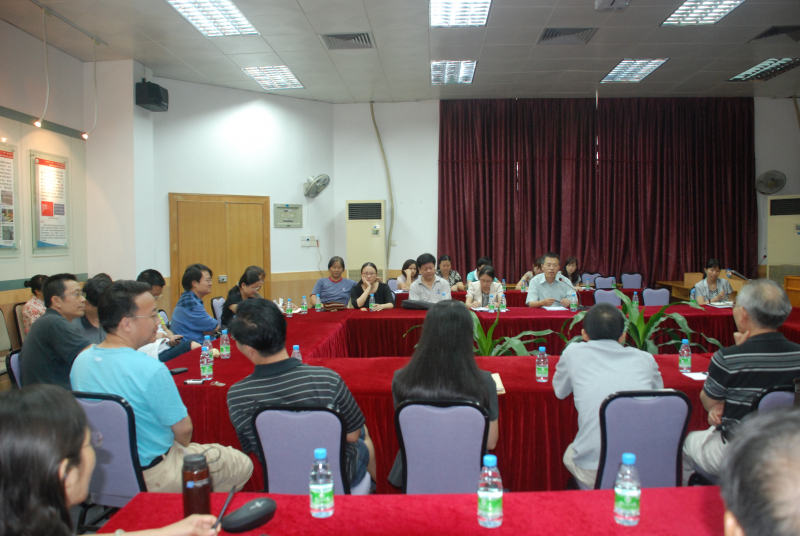 学院召开中层干部会议 