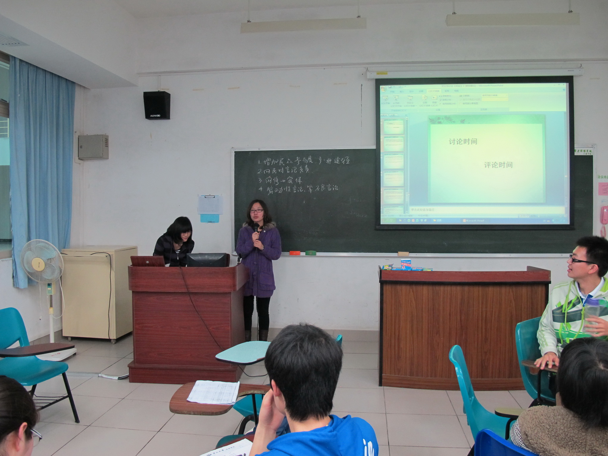 贯彻思想，深入探讨，迎接省十一次党代会--2011级党支部开展党员专题组织生活会