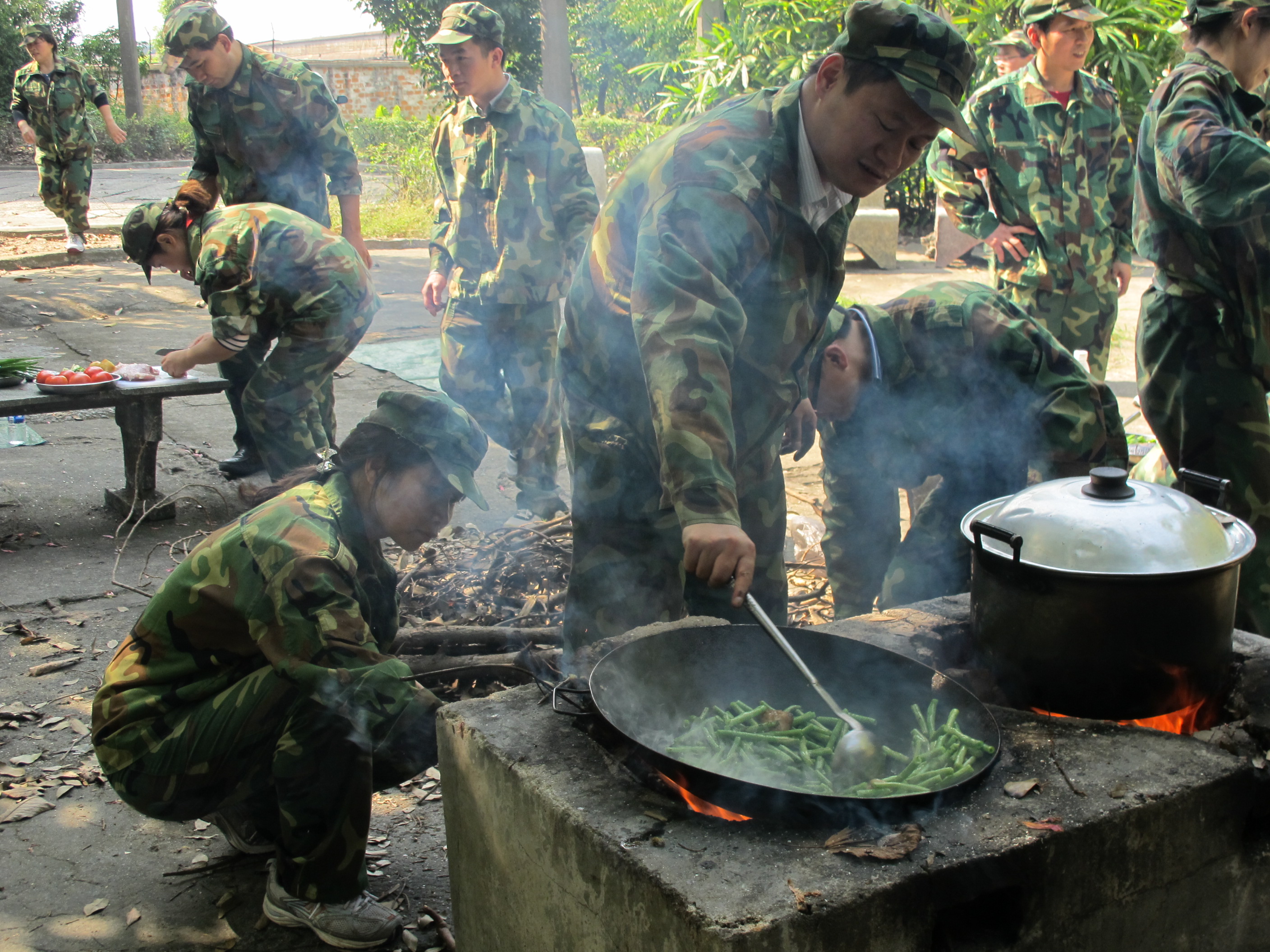 学院党委开展“创先争优,建一流学院”黄埔军校素质拓展活动