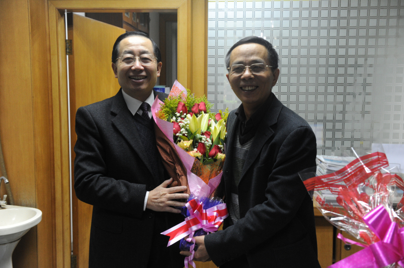 校领导看望慰问我院院士 