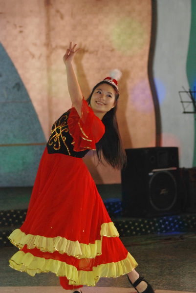 欢声笑语贺新春，欢聚一堂迎新年——化学与化学工程学院2012年迎新联欢会成功举办 