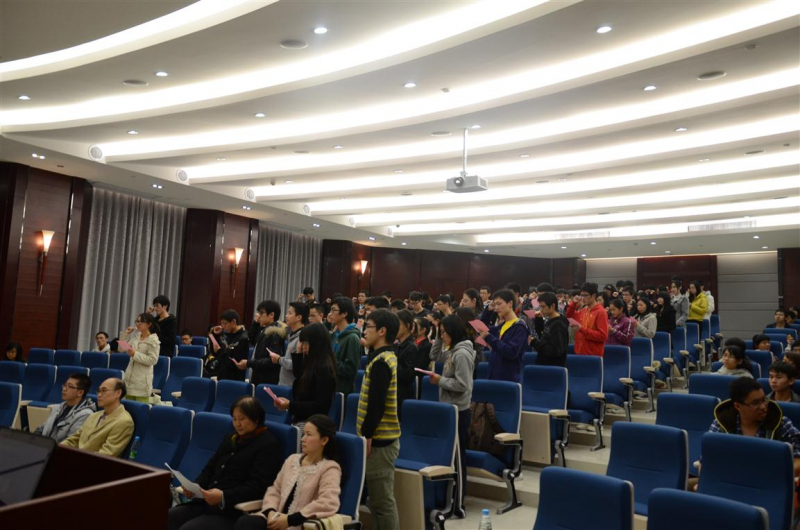 “国家影响青年，青年成就国家”---我院组织本科生党员学习十八大精神 