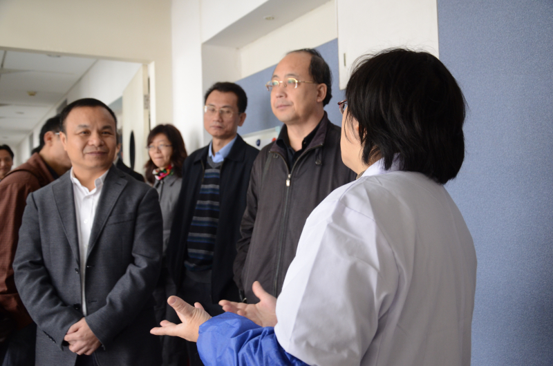 新型聚合物材料设计合成与应用广东普通高校重点实验室验收获专家组通过 