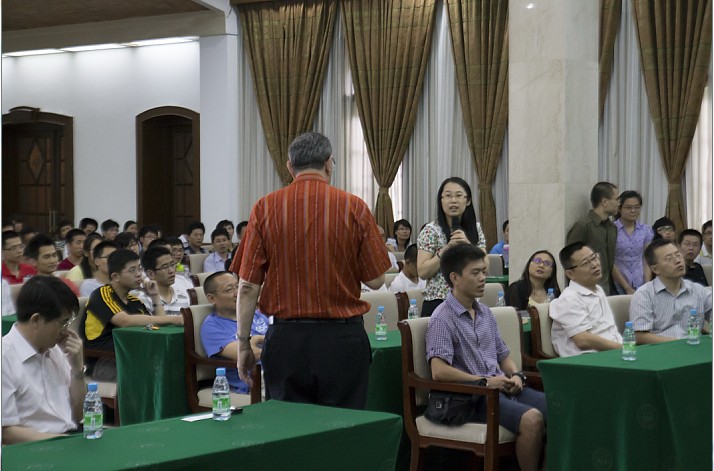 美国科学院院士Richard N. Zara 莅临我校参加学术大师论坛讲座 