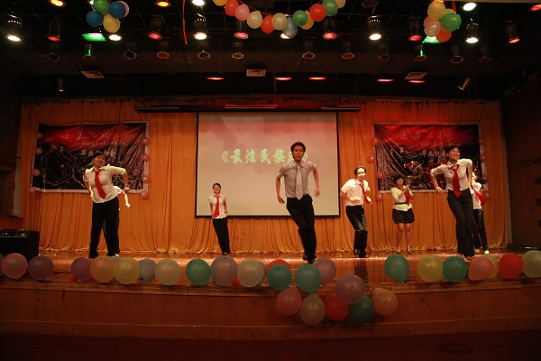 逐梦飞扬，青春无悔 