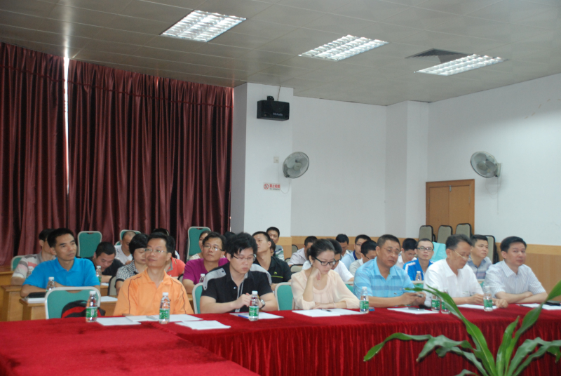 汕头市龙湖区-中山大学产学研结合对接活动在我院举行 