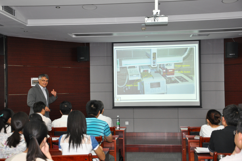 Janusz Pawliszyn院士受邀在我院开展固相微萃取学术报告会 