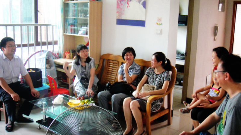 学校学院领导教师节看望教师 