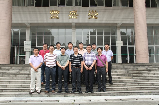 学院领导与湖北省石首市政府代表团合影