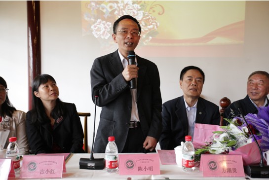 申城回首丰盛堂，秋日共忆康乐园 