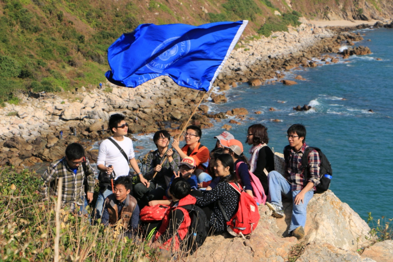 团结互助——记中大化学院深圳校友分会东西冲海岸线穿越活动