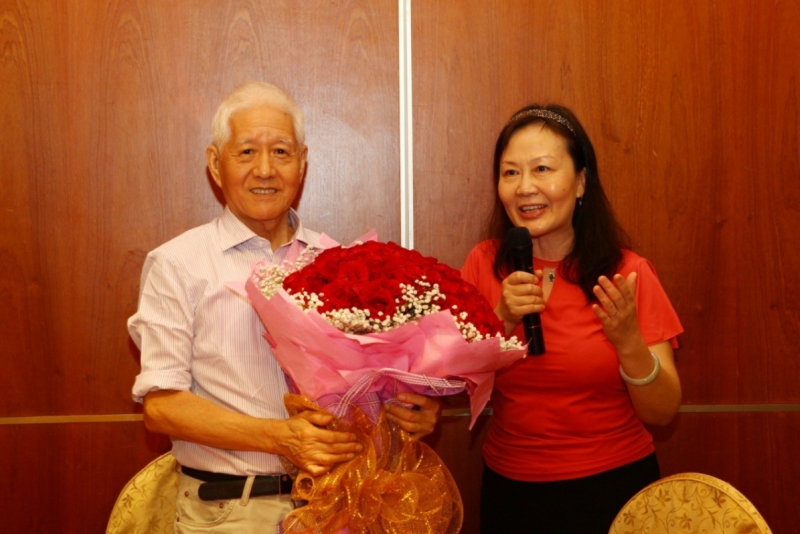 师生共庆计亮年院士八十华诞 