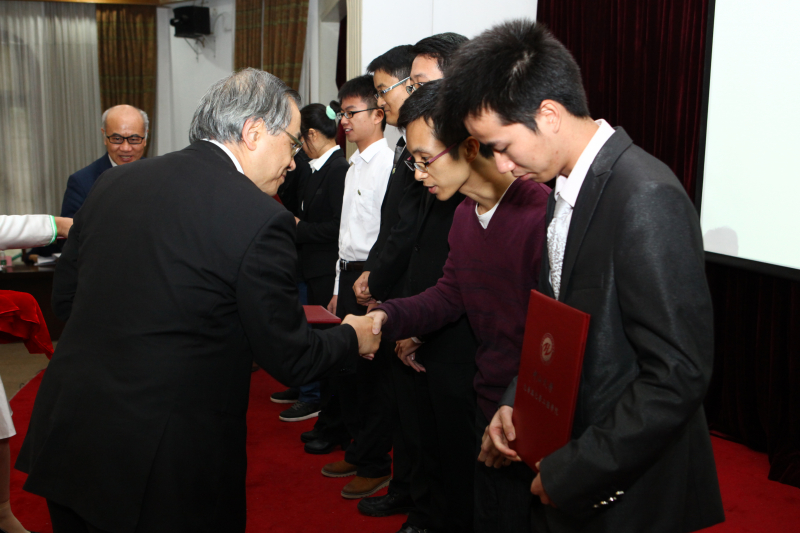 中山大学物理科学与工程技术学院、化学与化学工程学院 2014年“芙兰励教奖学金”颁奖典礼顺利举行