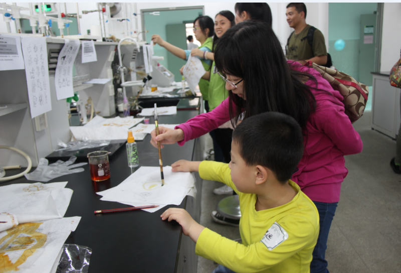 我院第十四届化学节隆重开幕 