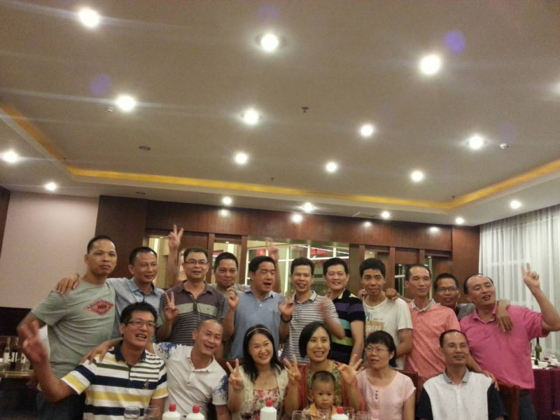 聚会校友们合影留念