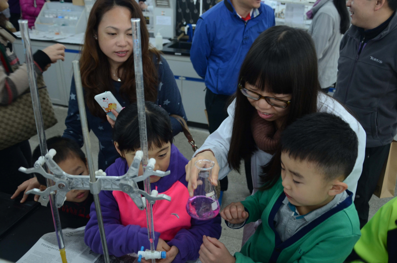 中山大学化学与化学工程学院第十五届化学节实验楼开放日校友活动花絮